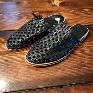 Free people SZ 8.5 Leather woven mules